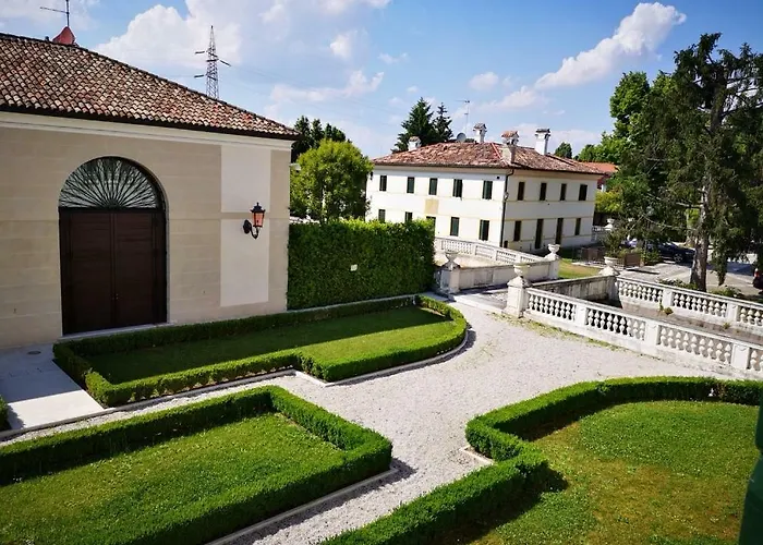 Barchessa Volpi Con Parco *